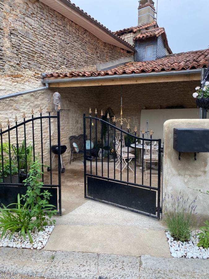 Villa La Cour Blanche Verteuil-sur-Charente Exterior foto